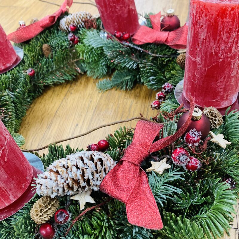 atelier couronne de noël pom violette gex
