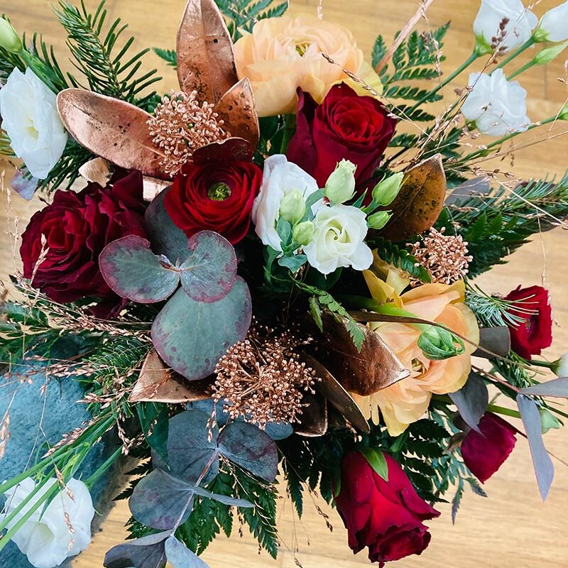Bouquet de fleurs fraîches pour Noël, une création de saison signée Pom’Violette