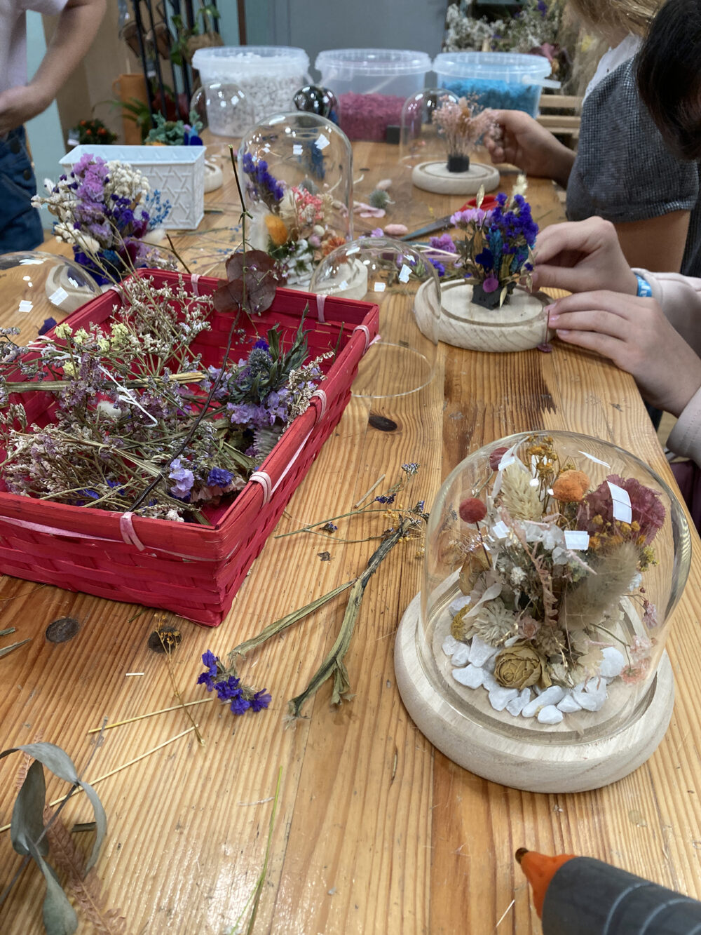 cloche fleurie, atelier floral pom violette gex