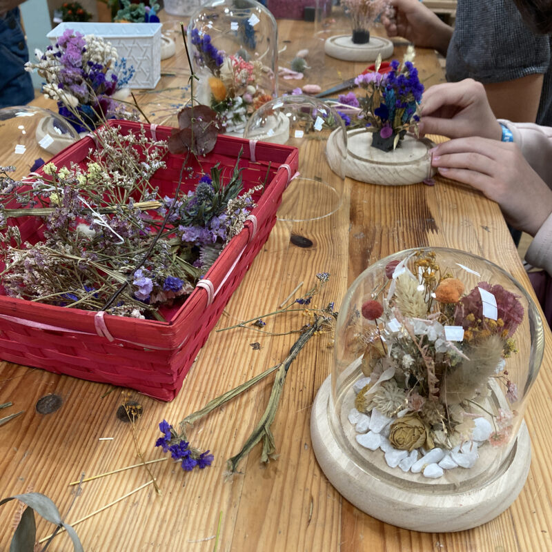 cloche fleurie, atelier floral pom violette gex