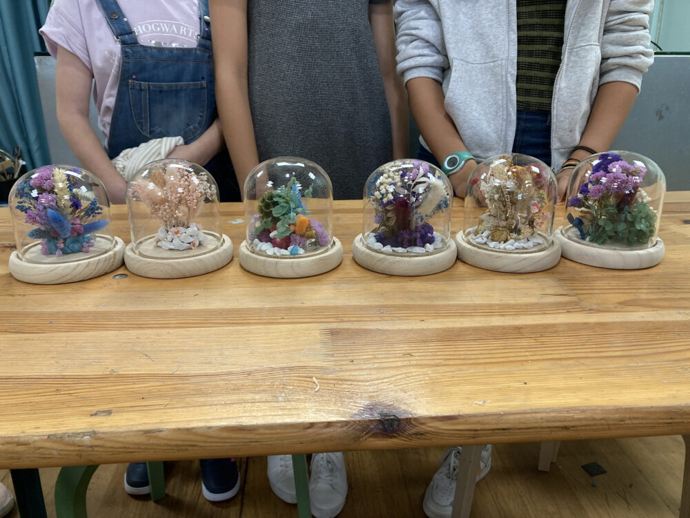 cloche fleurie, atelier floral pom violette gex