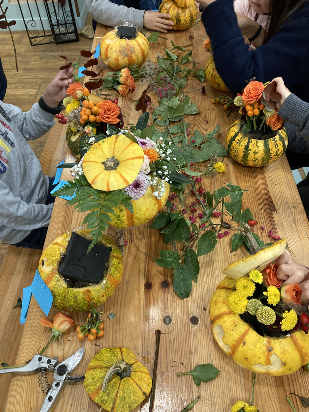 citrouille fleurie et maquillage halloween, atelier floral pom violette gex