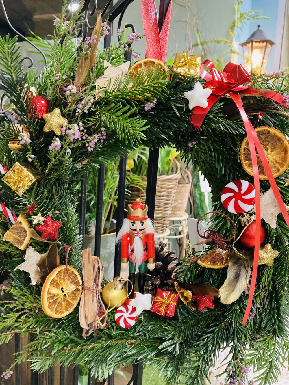 couronne de noël, atelier floral pom violette gex