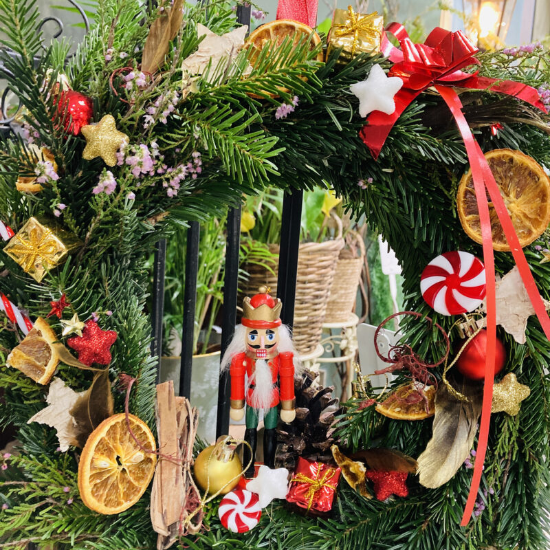 couronne de noël, atelier floral pom violette gex