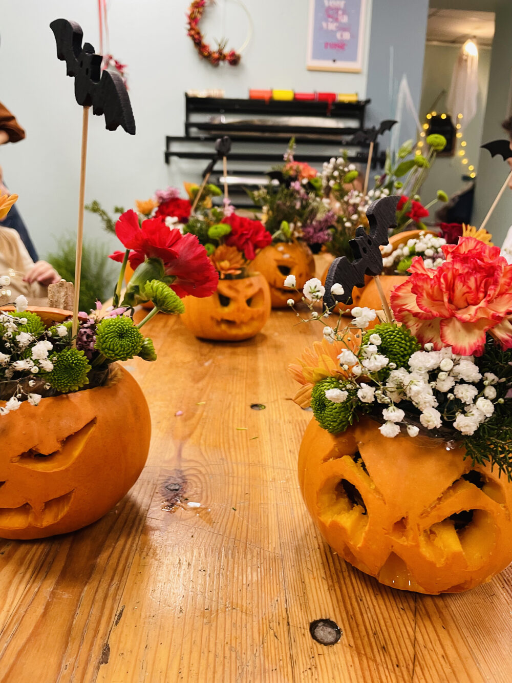 citrouille fleurie et maquillage halloween, atelier floral pom violette gex