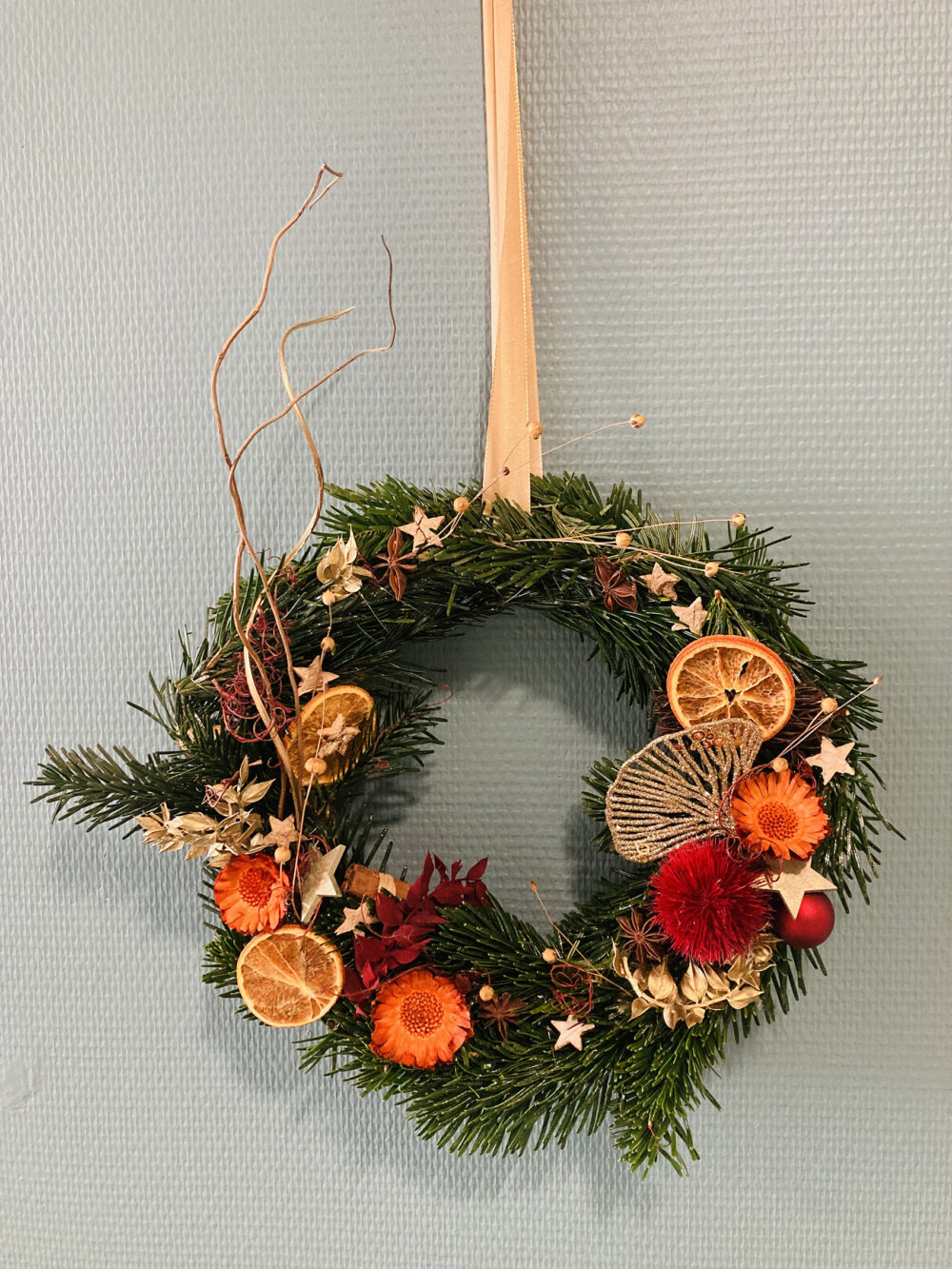couronne de noël, atelier floral pom violette gex