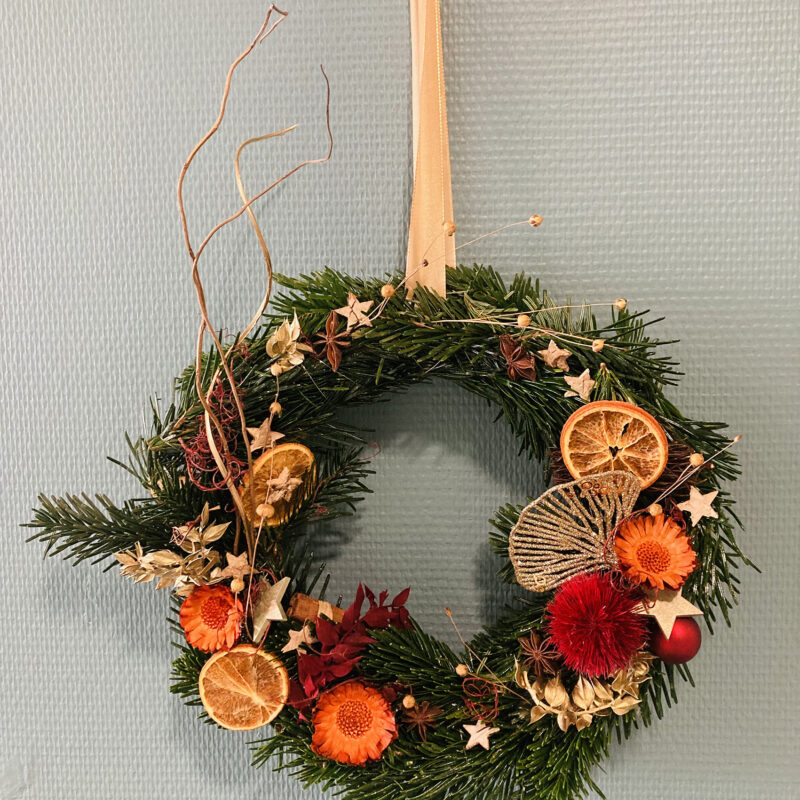 couronne de noël, atelier floral pom violette gex